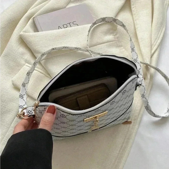 ⚠️Clearance White Patterned Dome Crossbody / Shoulder Bag Gold Pendant - Picture 2 of 6